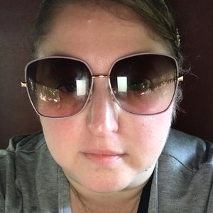 Meet your Posher, Marina